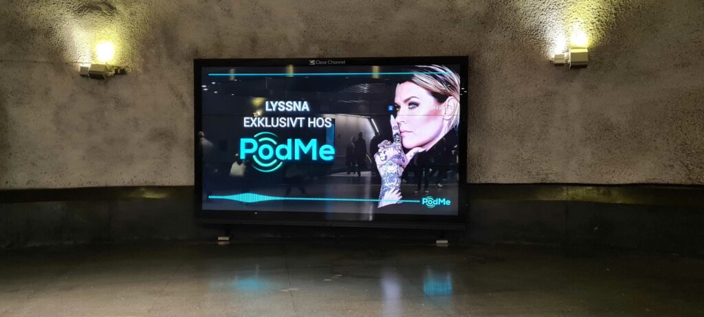 Example of PodMe digital out-of-home advert in the wild